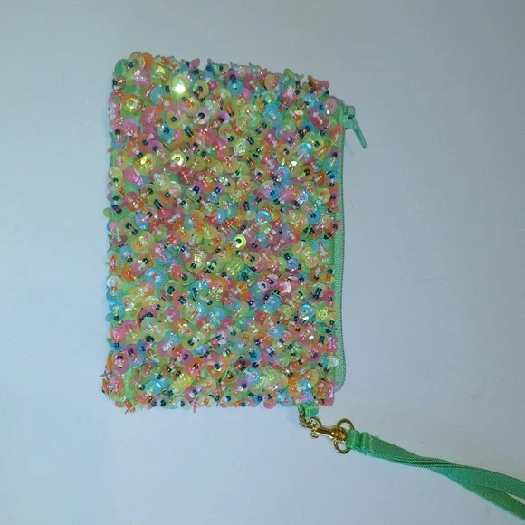 sea foam green pastel beaded wristlet - Picture 5 of 6